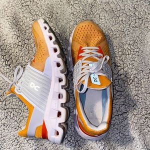 Women’s On Cloud Cloudtec Shoes Size 8